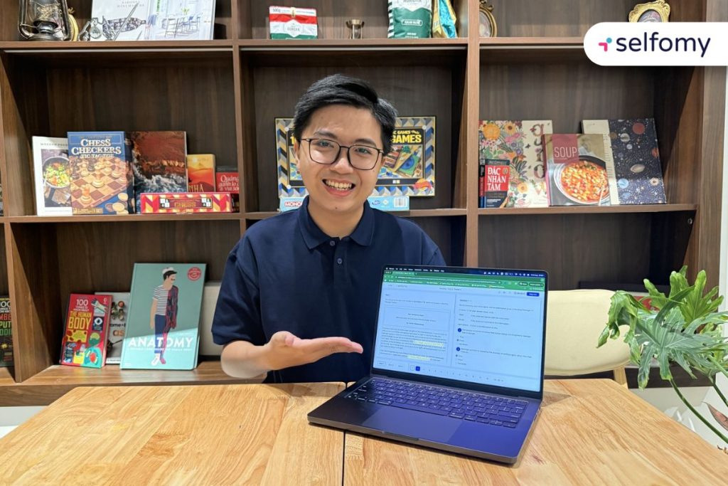 Mr. Bui Le Chi Bao introduces the AI platform supporting teaching Selfomy One - Source: Cong Trieu (Tuoi Tre Newspaper)