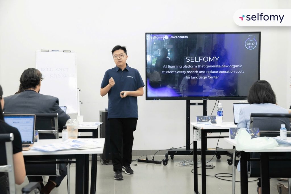 Selfomy Founder, Bui Le Chi Bao, at the UniVentures 2025 Demo Day